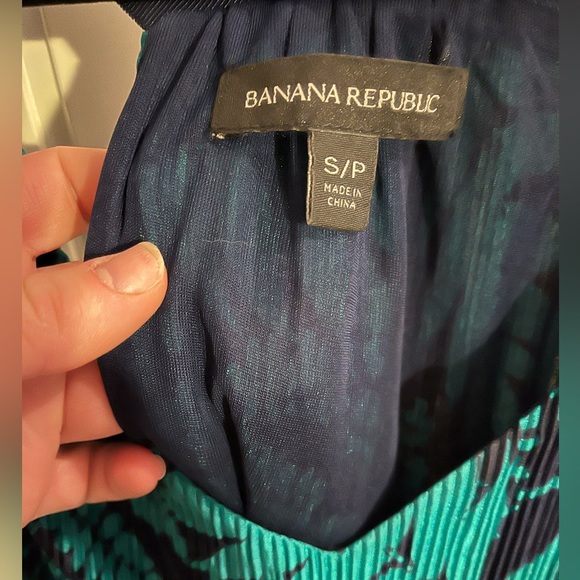 BANANA REPUBLIC TROPICAL PATTERN BLOUSE - Picture 2 of 6